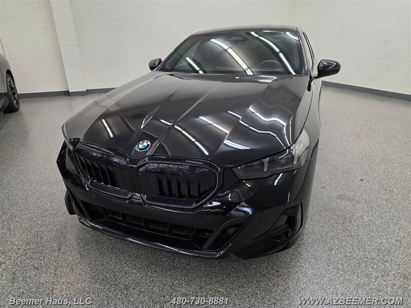 Used 2026 BMW 530i w/ M Sport Package RWD image 2