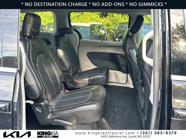 Used 2023 Chrysler Pacifica Touring-L FWD image 17