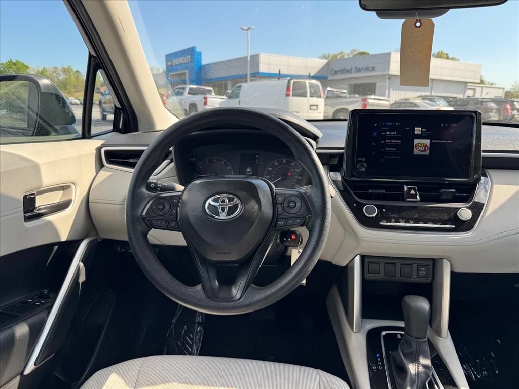Used 2025 Toyota Corolla Cross L FWD image 12