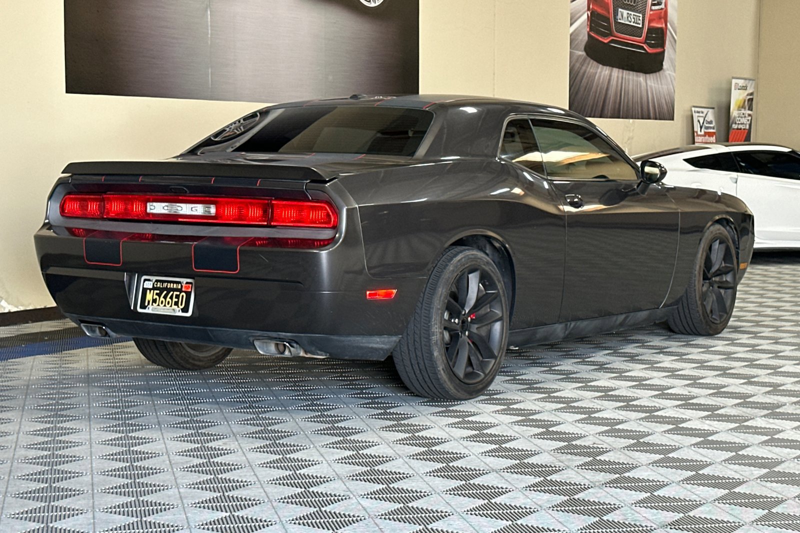 Used 2014 Dodge Challenger R/T w/ Blacktop Package image 4