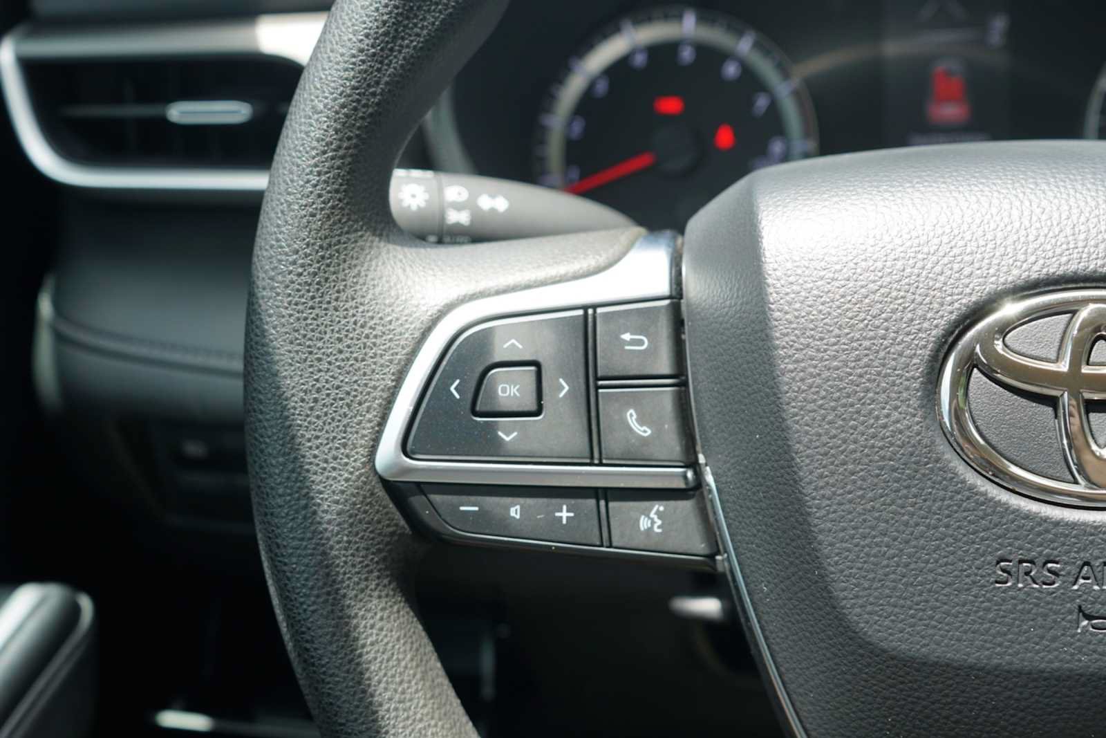 Used 2021 Toyota Highlander L FWD image 14