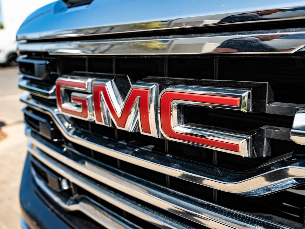 Used 2023 GMC Sierra 1500 SLT w/ SLT Premium Package AWD/4WD image 3