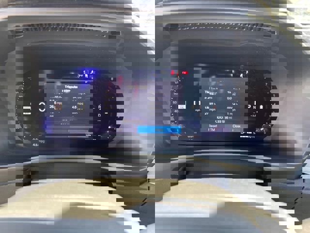 Used 2025 Volvo XC40 B5 Core image 6