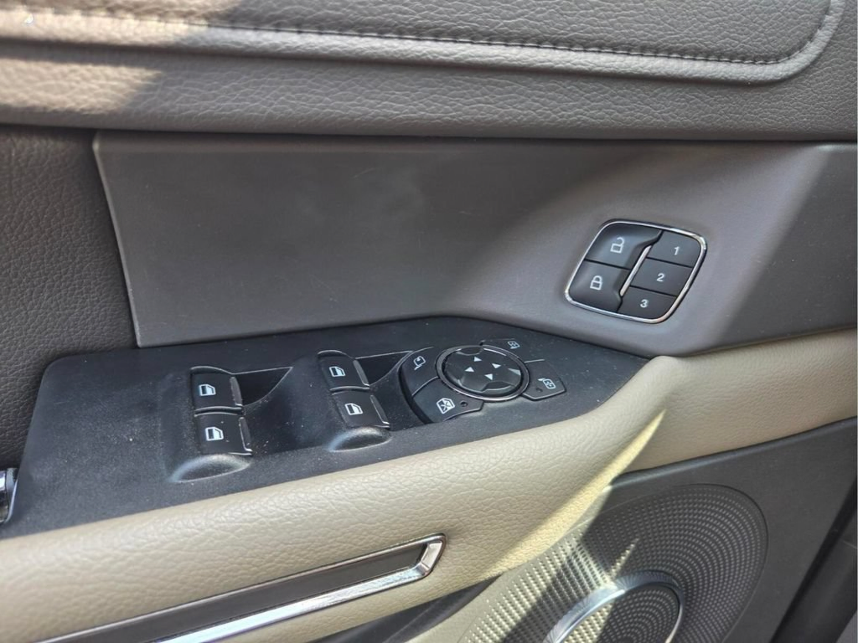 Used 2019 Ford Expedition XLT w/ Equipment Group 202A RWD image 27