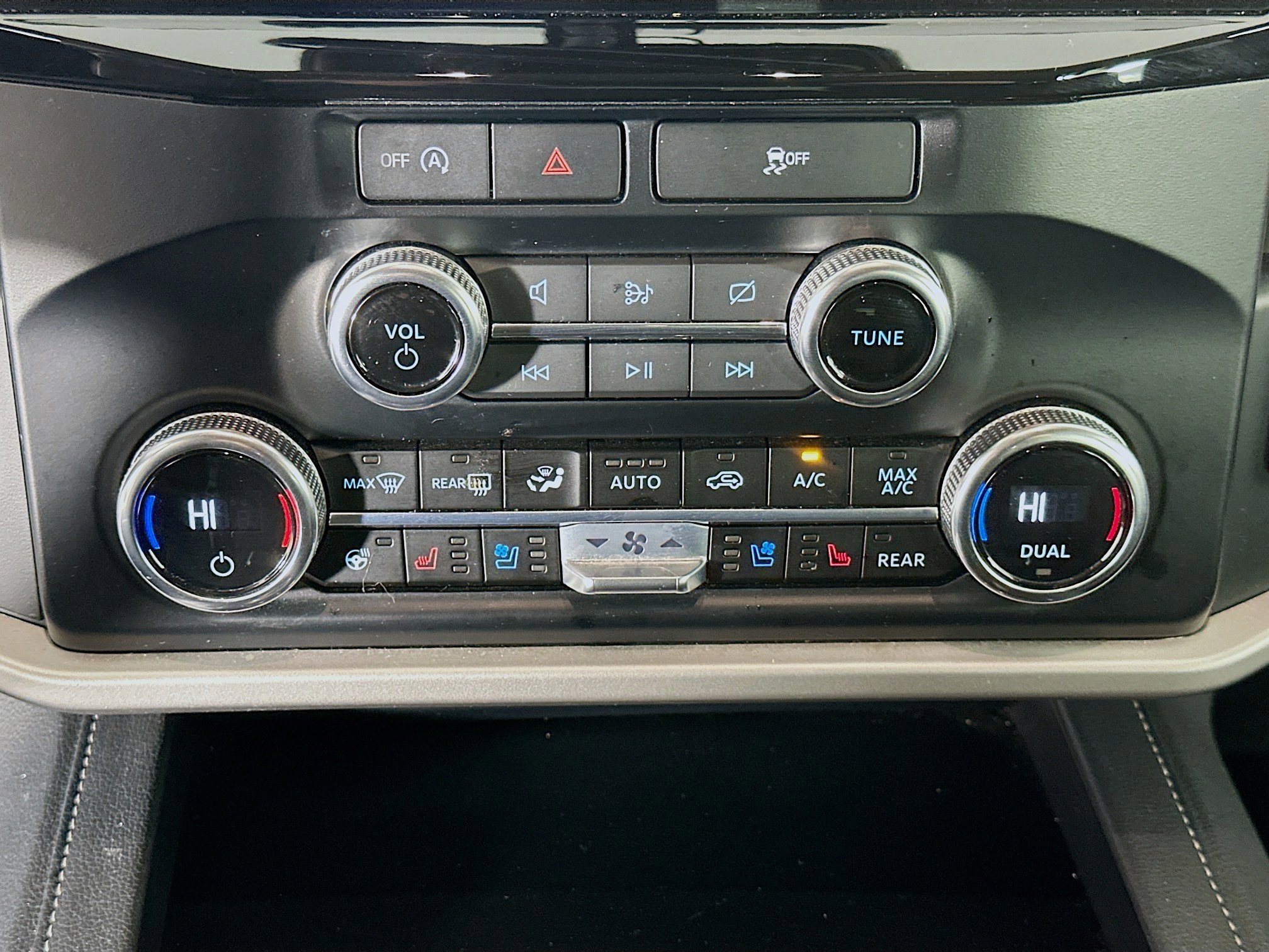 Used 2024 Ford Expedition XLT image 24