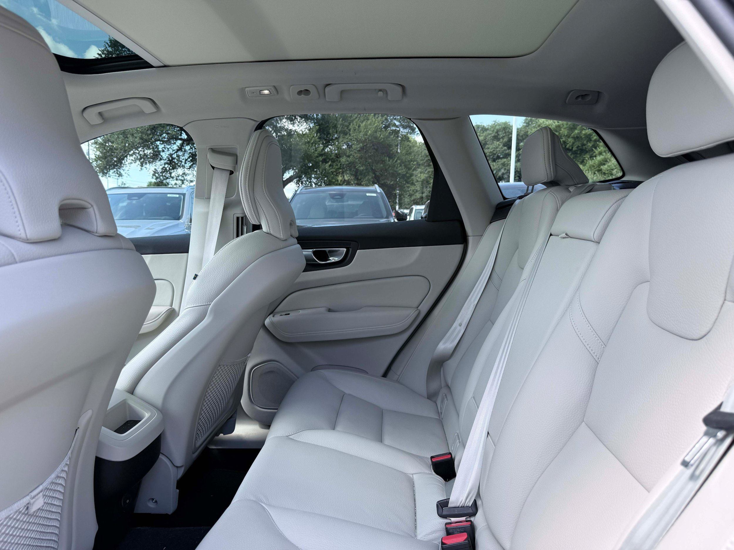 Certified 2024 Volvo XC60 B5 Plus w/ Protection Package Premier AWD/4WD image 11