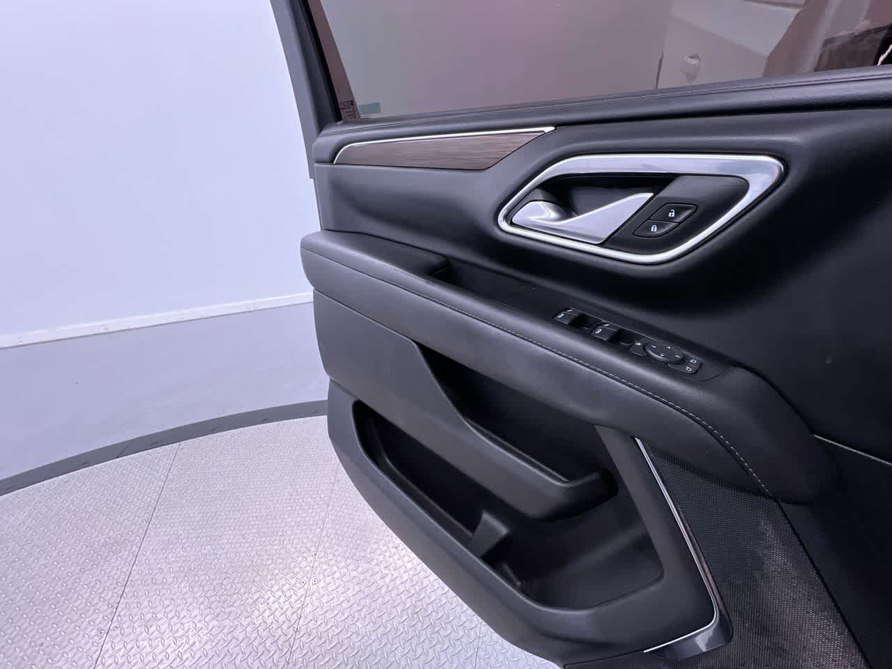 Used 2022 GMC Yukon SLE w/ Gmc Pro Safety Plus Package RWD image 31