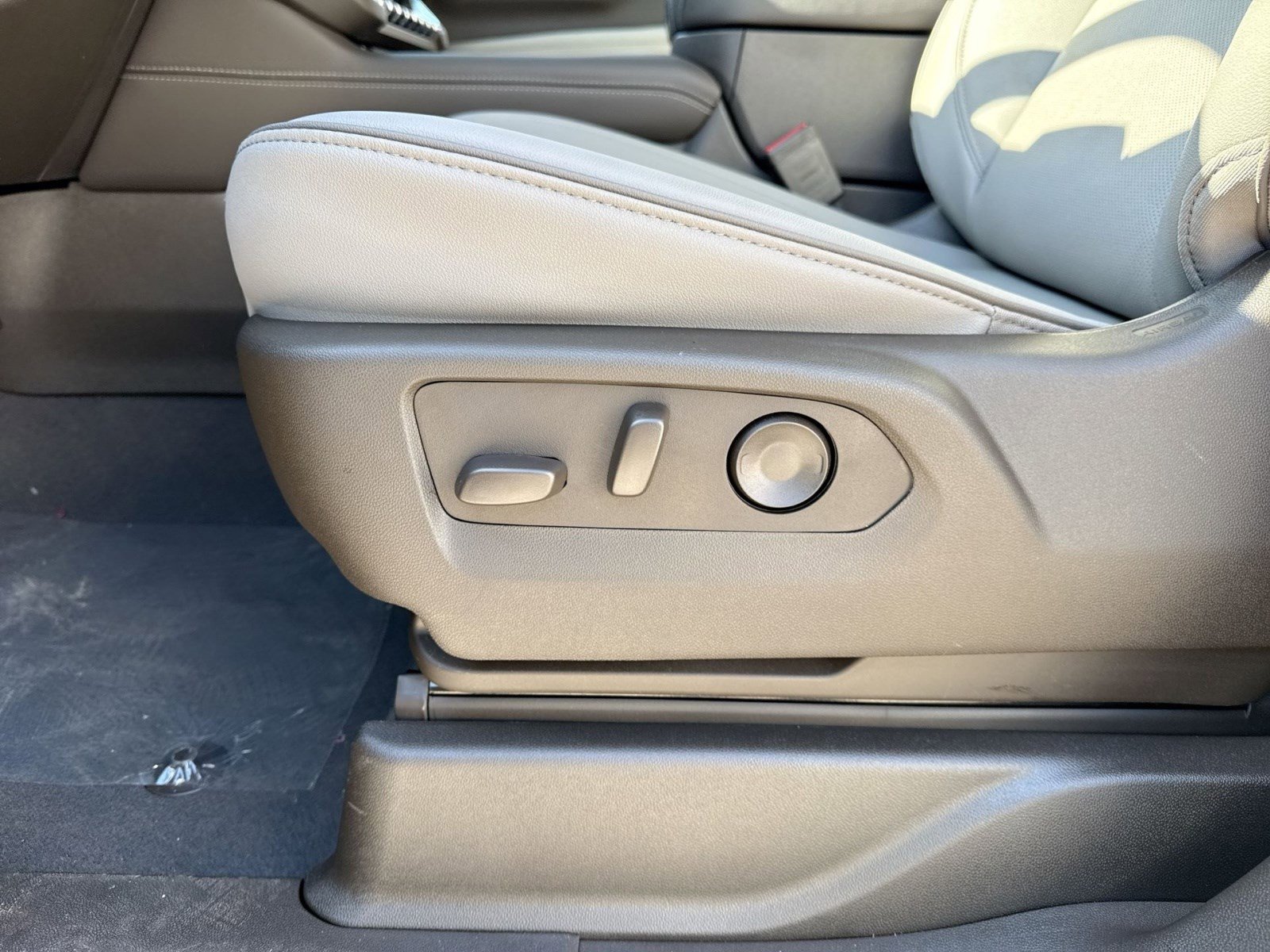 New 2026 GMC Yukon XL Elevation image 14