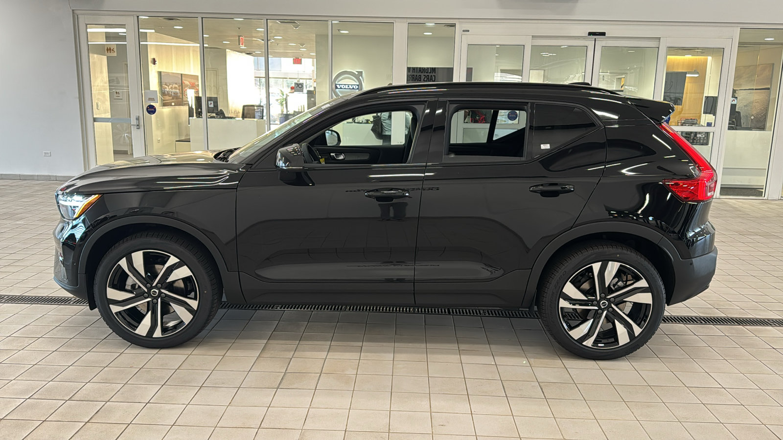 New 2026 Volvo XC40 B5 Ultra w/ Climate Package AWD/4WD image 8
