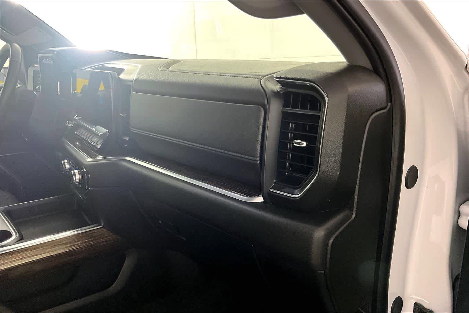 Certified 2025 GMC Sierra 3500 SLE w/ SLE Value Package AWD/4WD image 18