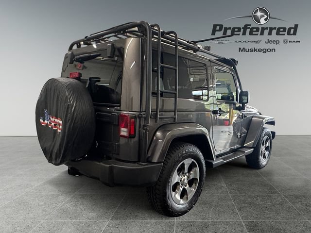 Used 2017 Jeep Wrangler Sahara w/ Connectivity Group AWD/4WD image 17