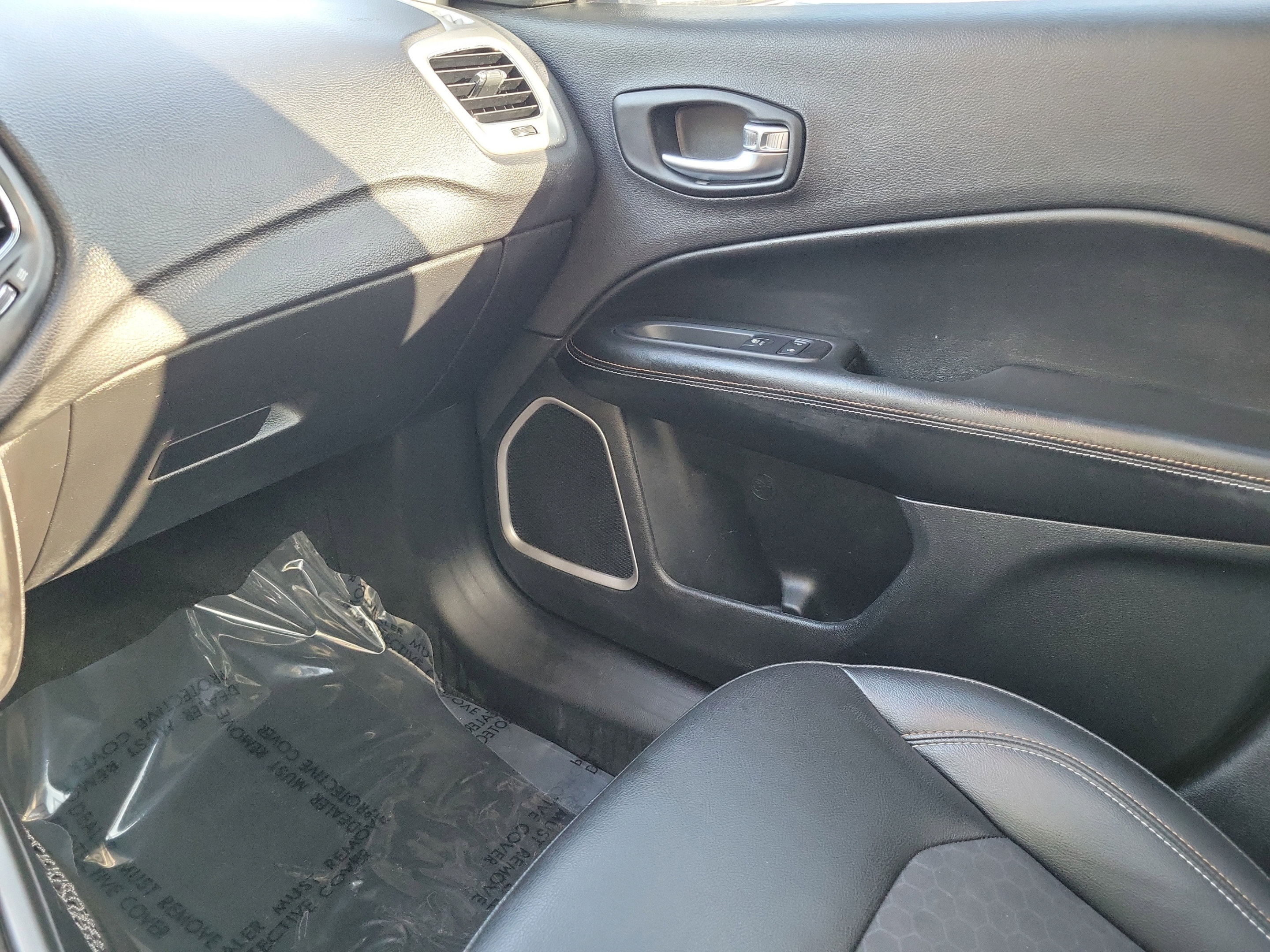 Used 2019 Jeep Compass Latitude w/ Cold Weather Group AWD/4WD image 21