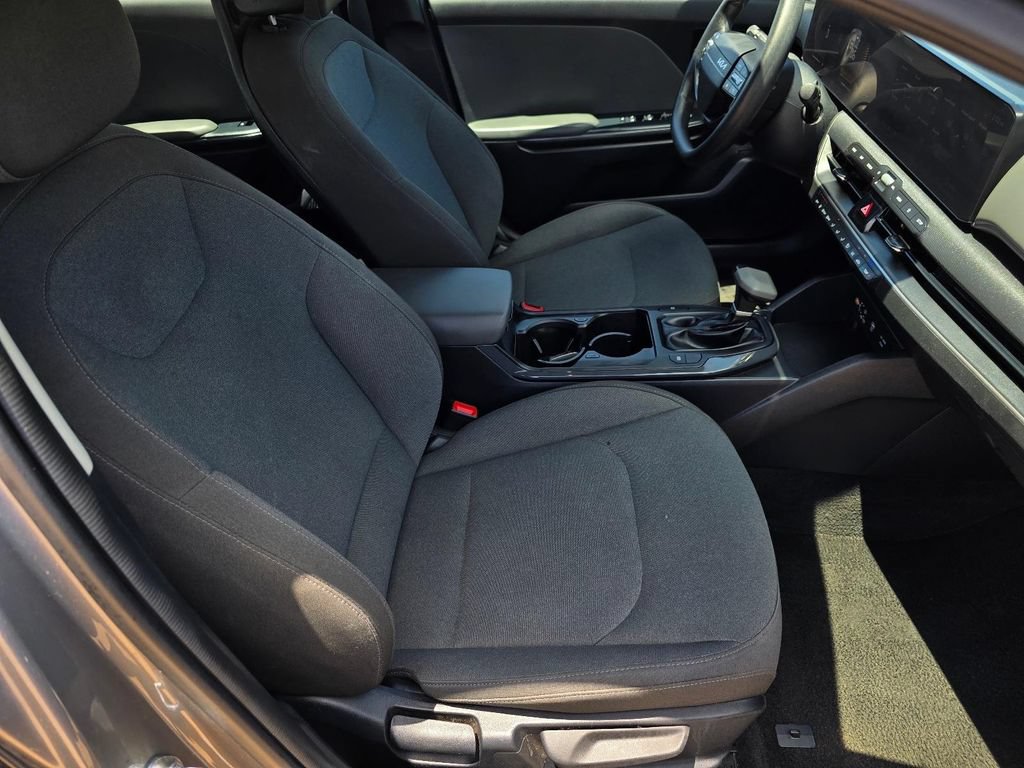 Used 2025 Kia K4 FWD image 30