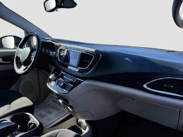 Used 2018 Chrysler Pacifica Touring Plus w/ Tire & Wheel Group FWD image 33