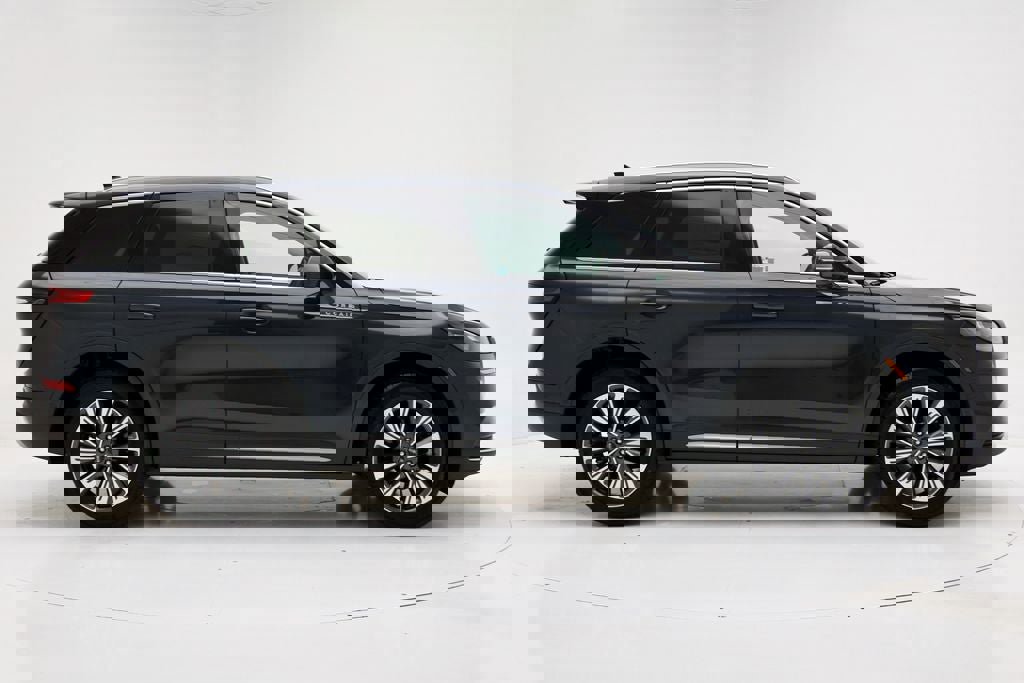 Used 2022 Lincoln Corsair Reserve w/ Equipment Group 201A image 3