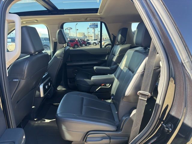 Used 2024 Ford Expedition XLT image 15