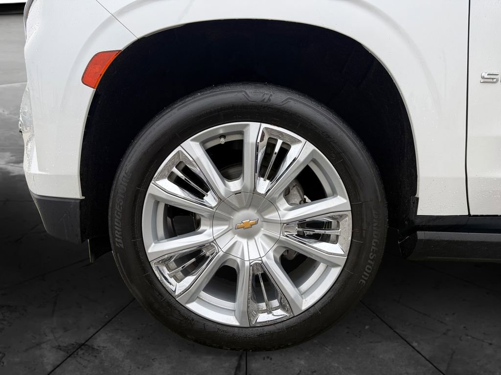 Used 2023 Chevrolet Suburban High Country image 14
