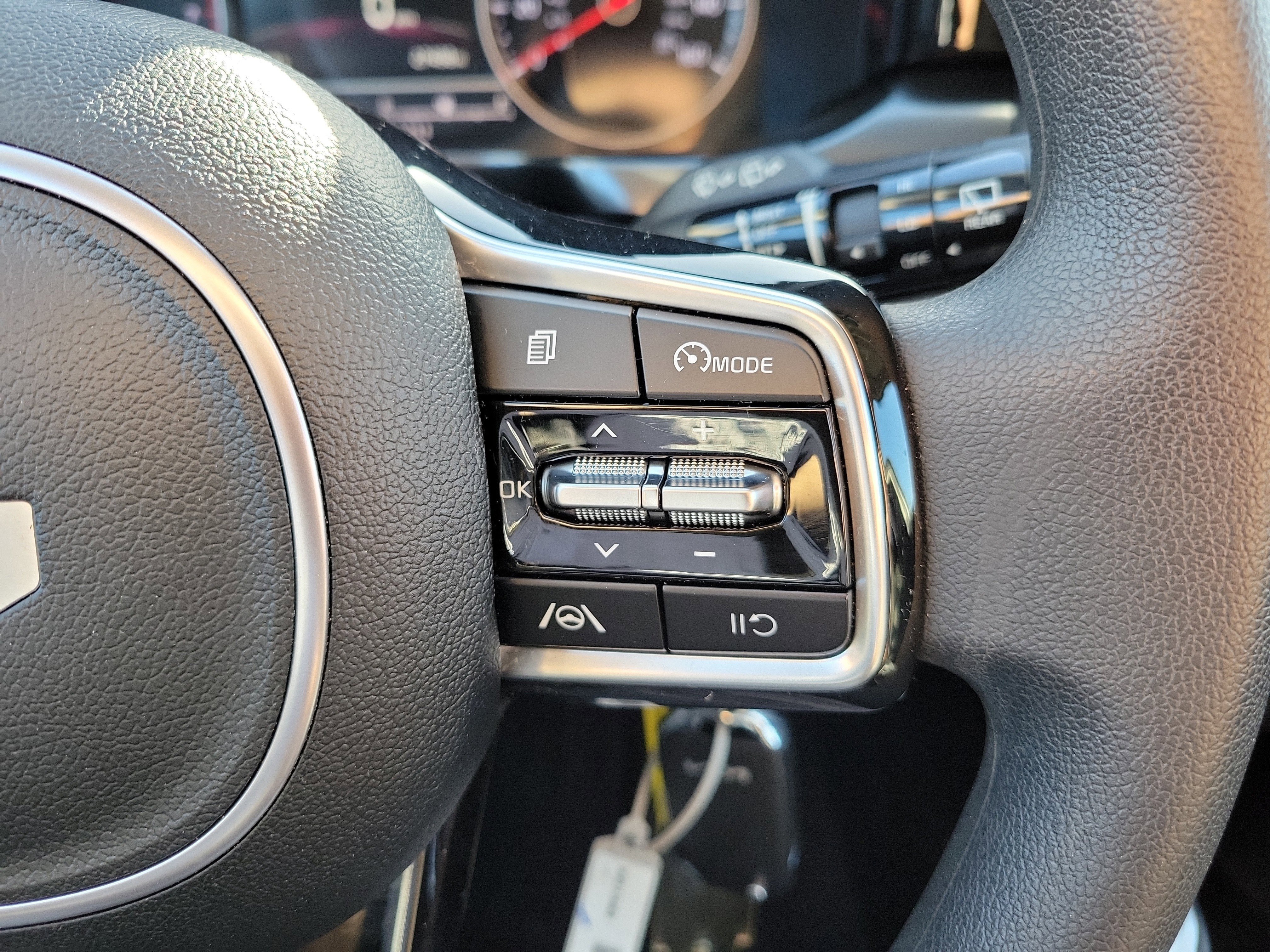 Certified 2023 Kia Sorento LX image 28