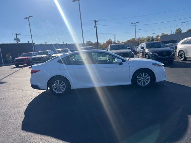 Used 2025 Toyota Camry LE image 5