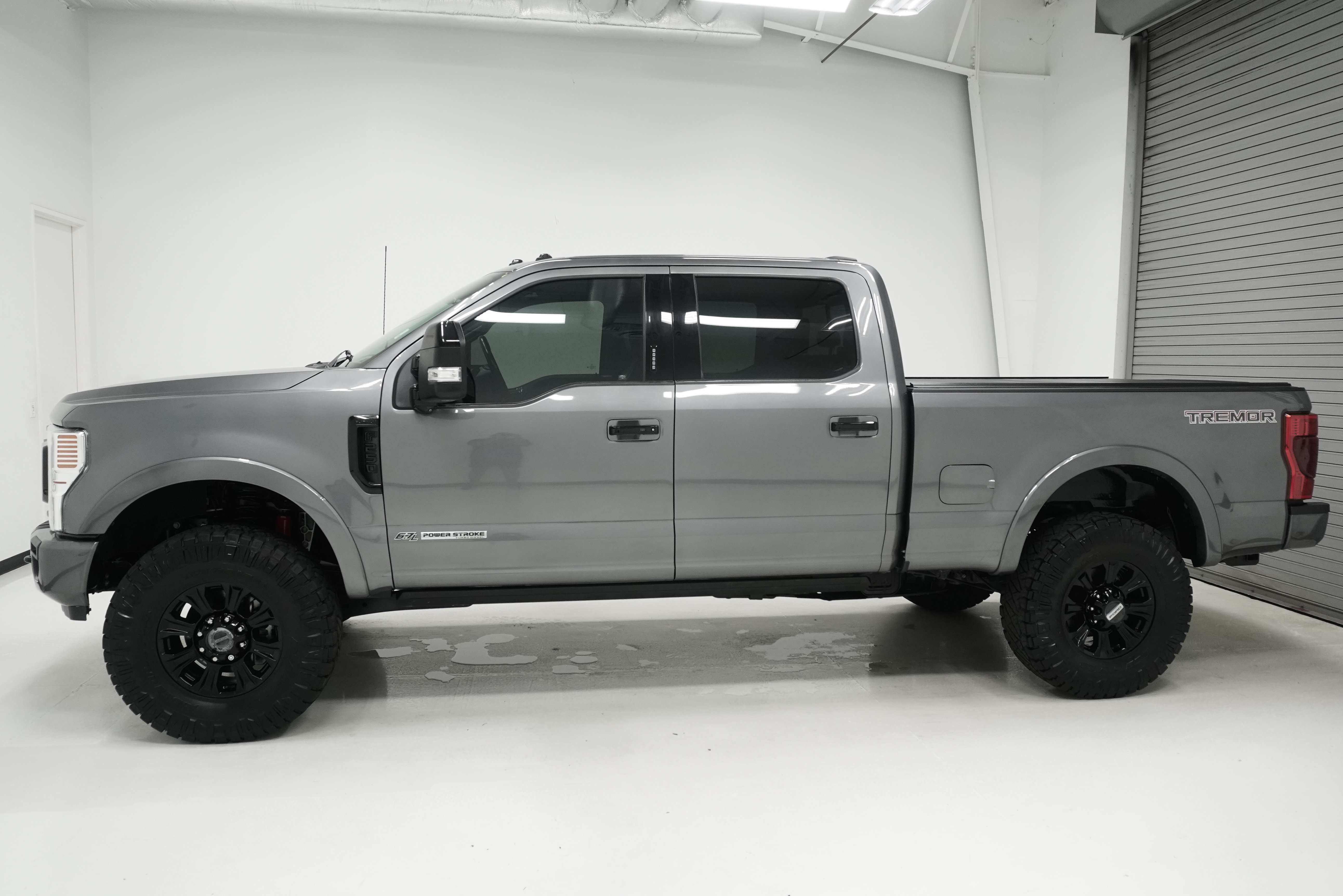 Used 2022 Ford F250 Platinum w/ Tremor Off-Road Package AWD/4WD image 4