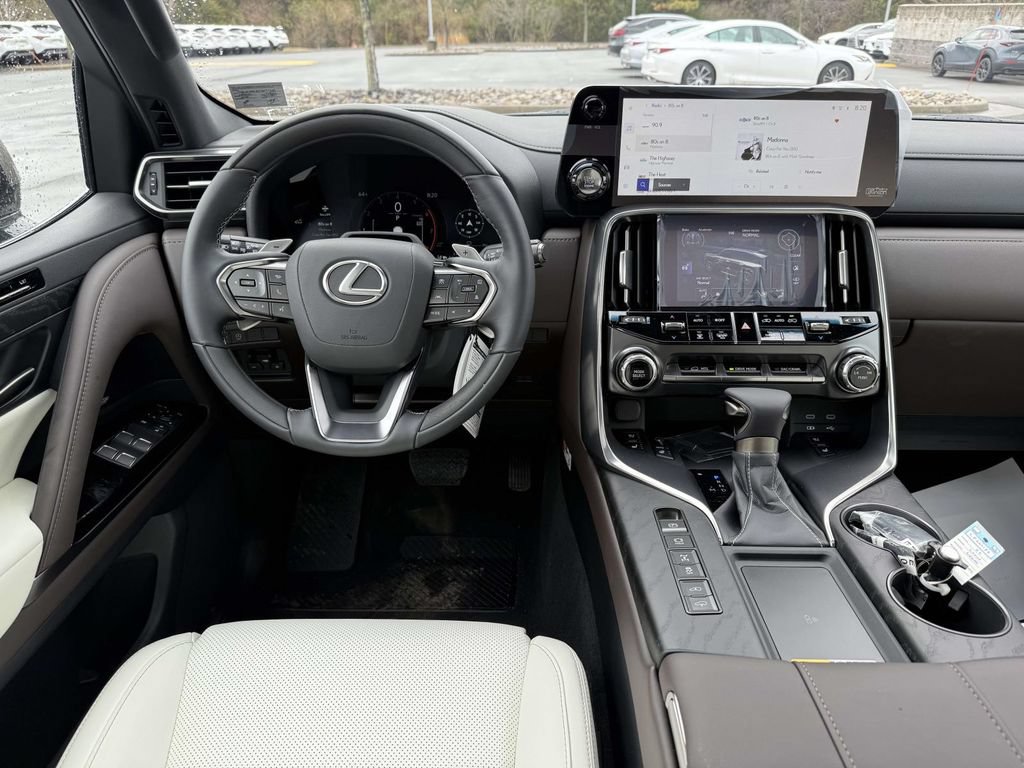 Used 2026 Lexus LX 600 4WD w/ Accessory Package (2T) image 8