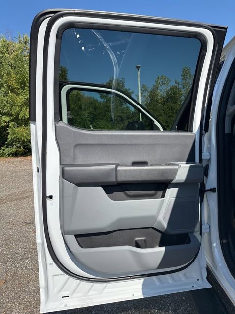 New 2026 Ford F550 4x4 Crew Cab image 33