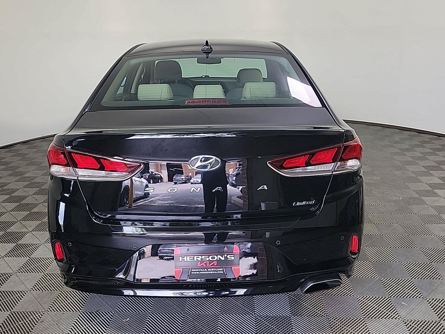 Used 2018 Hyundai Sonata Limited w/ Limited Ultimate Package 03 FWD image 5