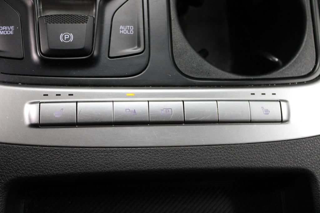 Used 2025 Kia Carnival FWD image 29