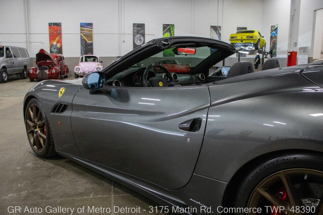 Used 2010 Ferrari California RWD image 23