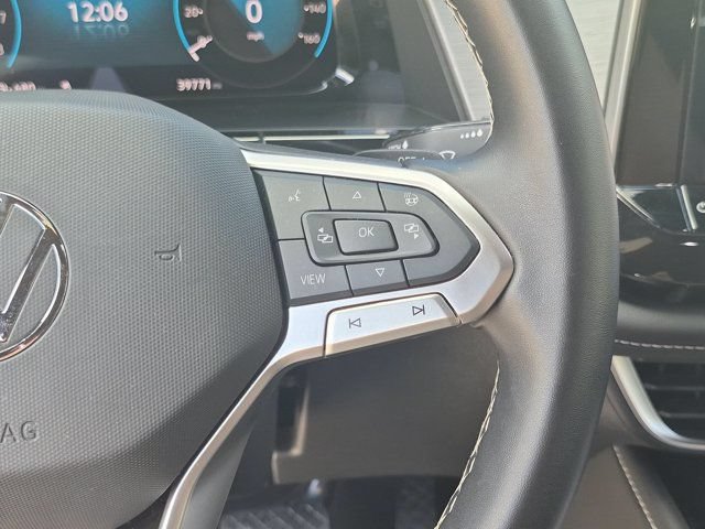 Used 2025 Volkswagen Atlas Cross Sport SE FWD image 21