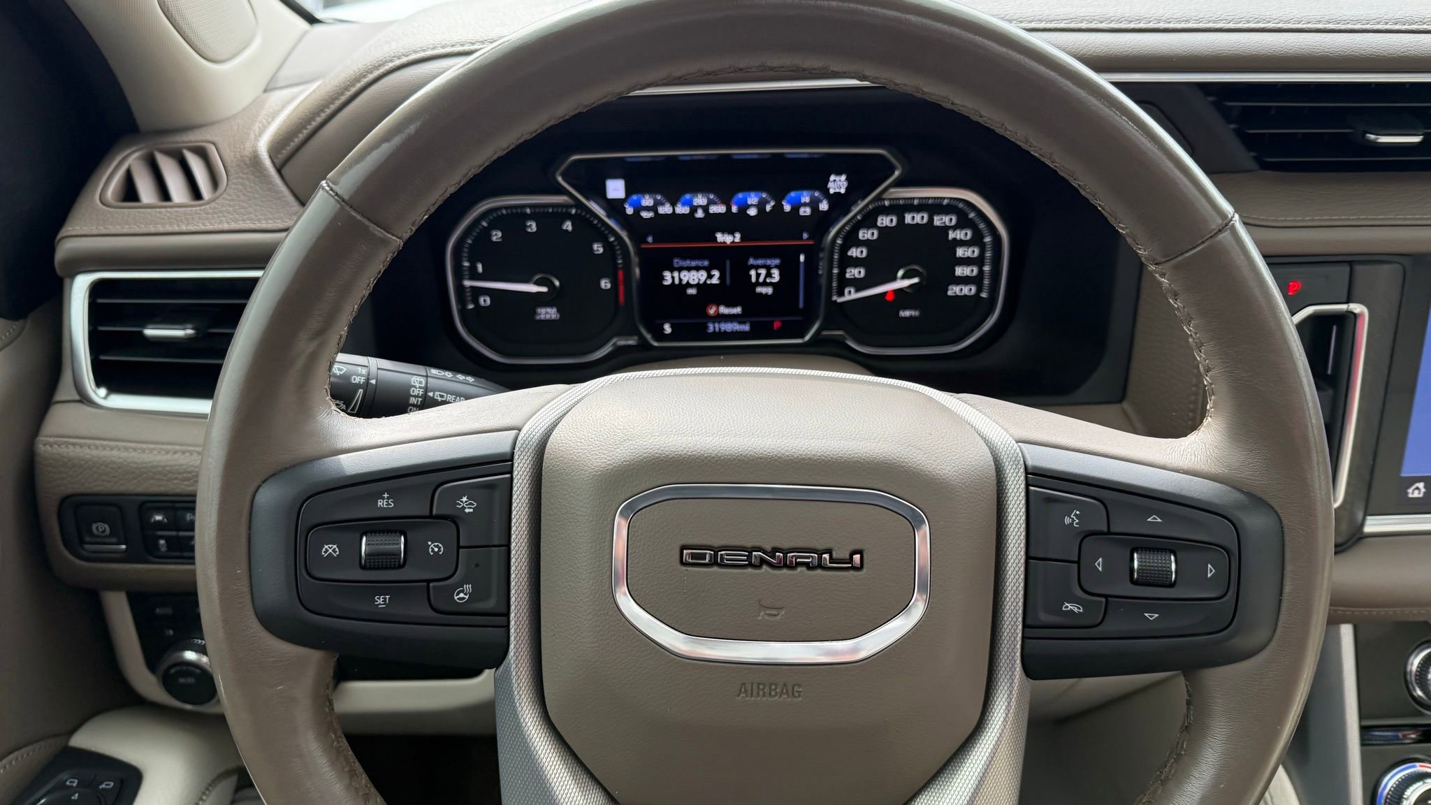 Used 2021 GMC Yukon XL Denali image 39