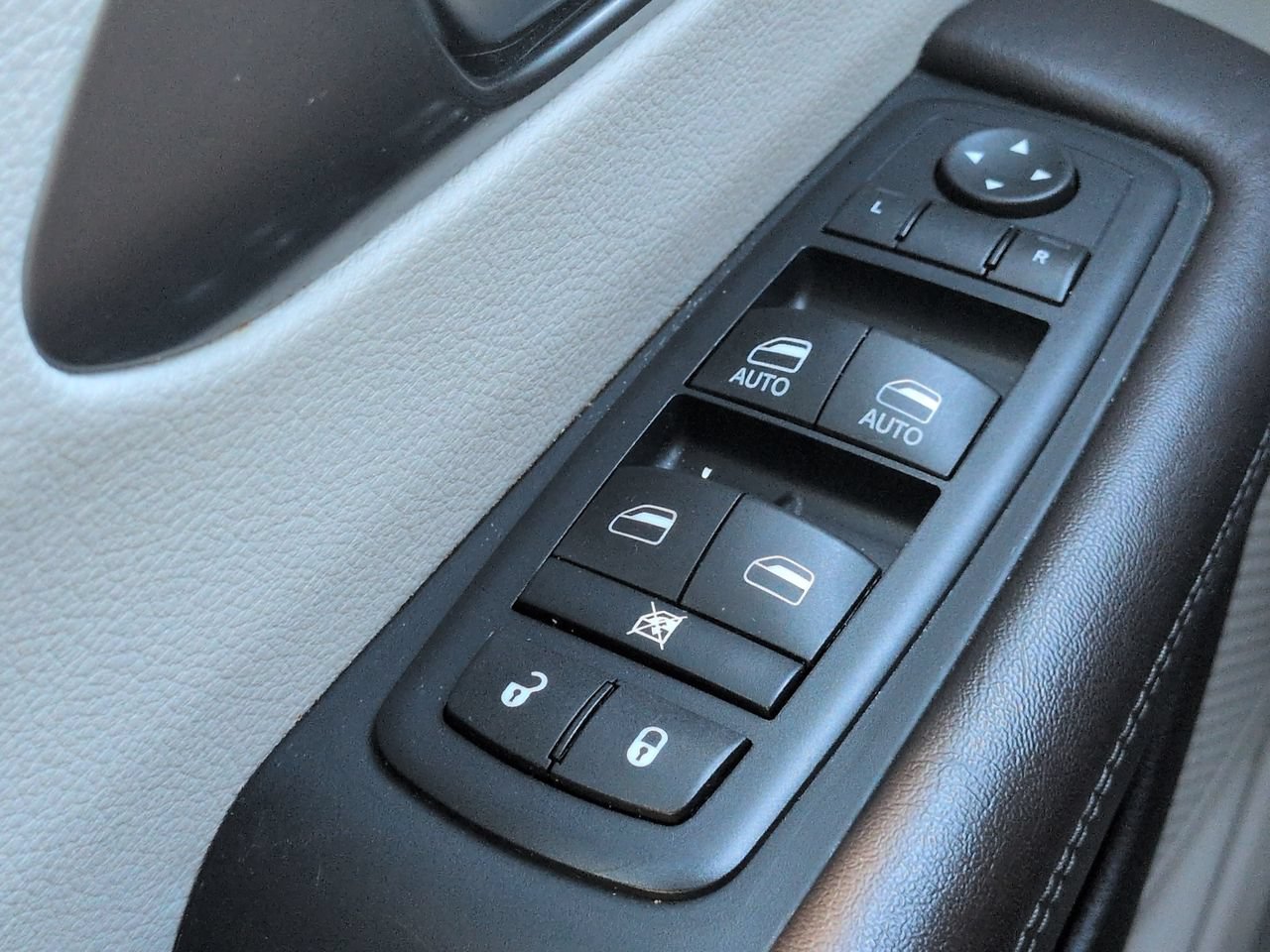 Used 2017 Chrysler Pacifica LX FWD image 20