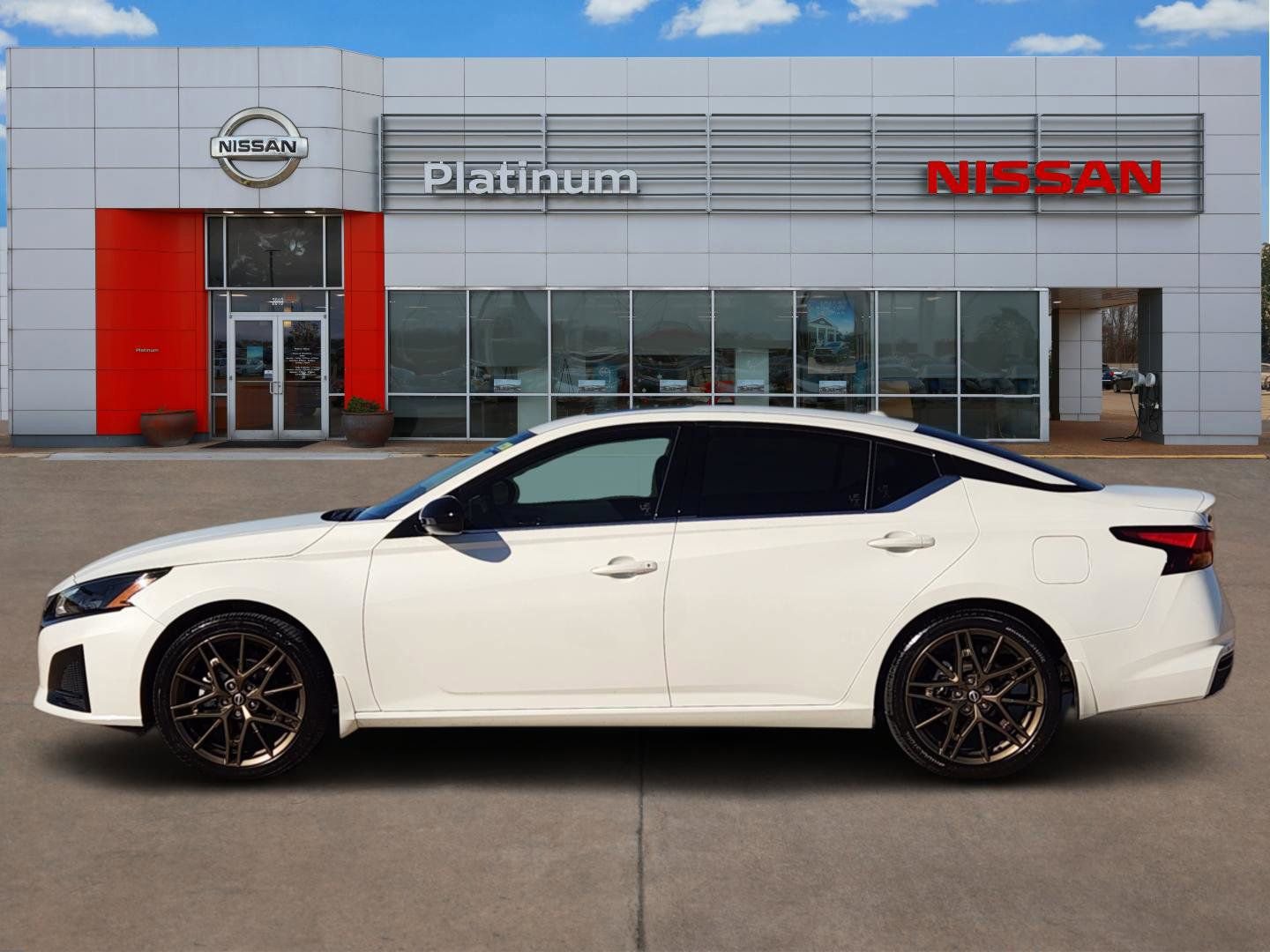 Used 2025 Nissan Altima 2.5 SR w/ SR Premium Package image 3