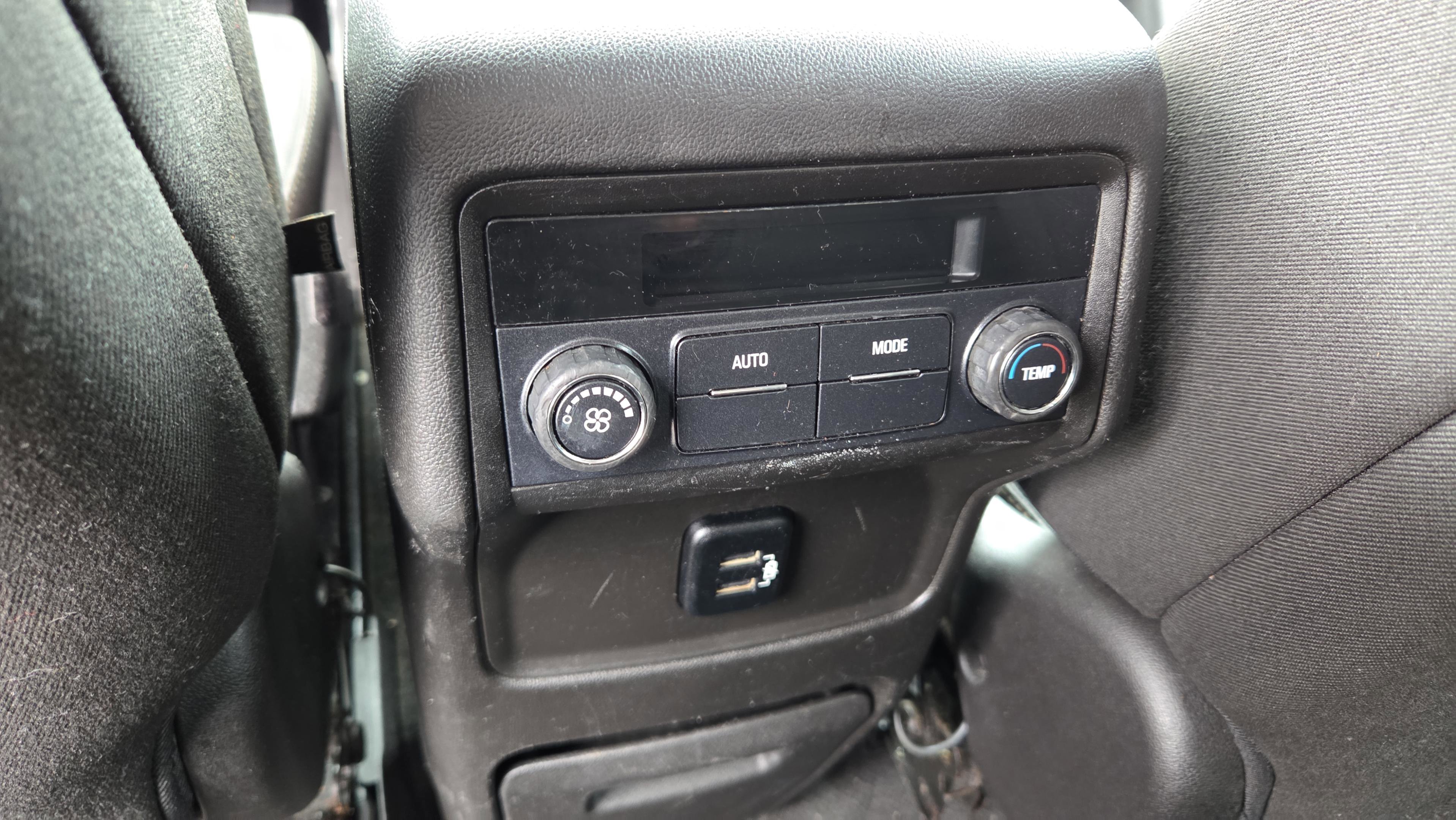 Used 2018 GMC Acadia SLE image 16