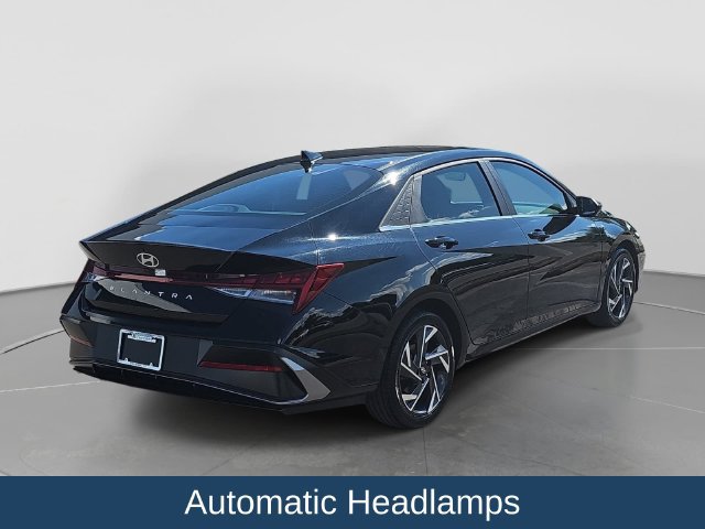 Used 2024 Hyundai Elantra SEL w/ Convenience Package FWD image 4