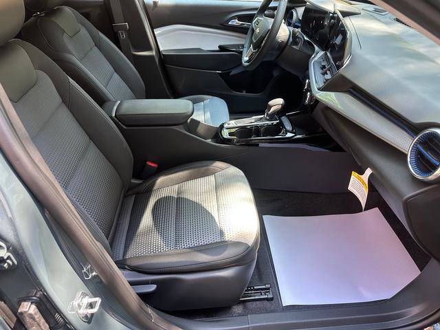 New 2025 Chevrolet Trax LT w/ Driver Confidence Package image 8