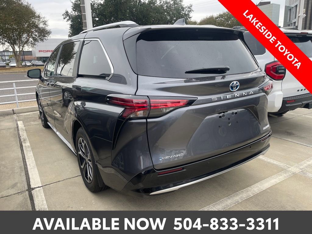 New 2025 Toyota Sienna Platinum image 3