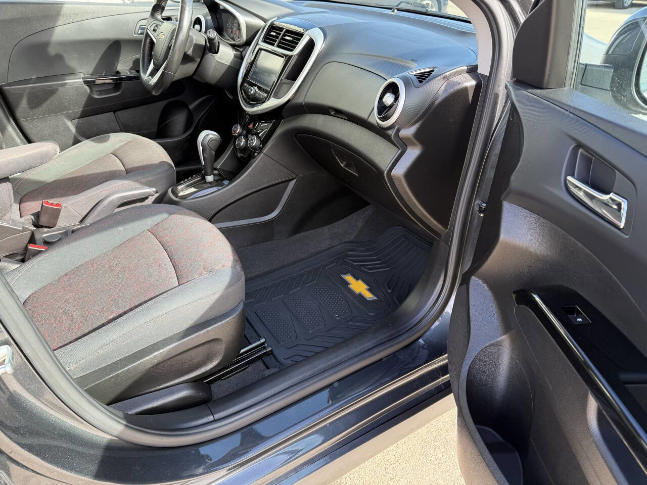 Used 2017 Chevrolet Sonic LT w/ Convenience Package FWD image 11