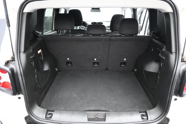 Used 2023 Jeep Renegade Latitude AWD/4WD image 6
