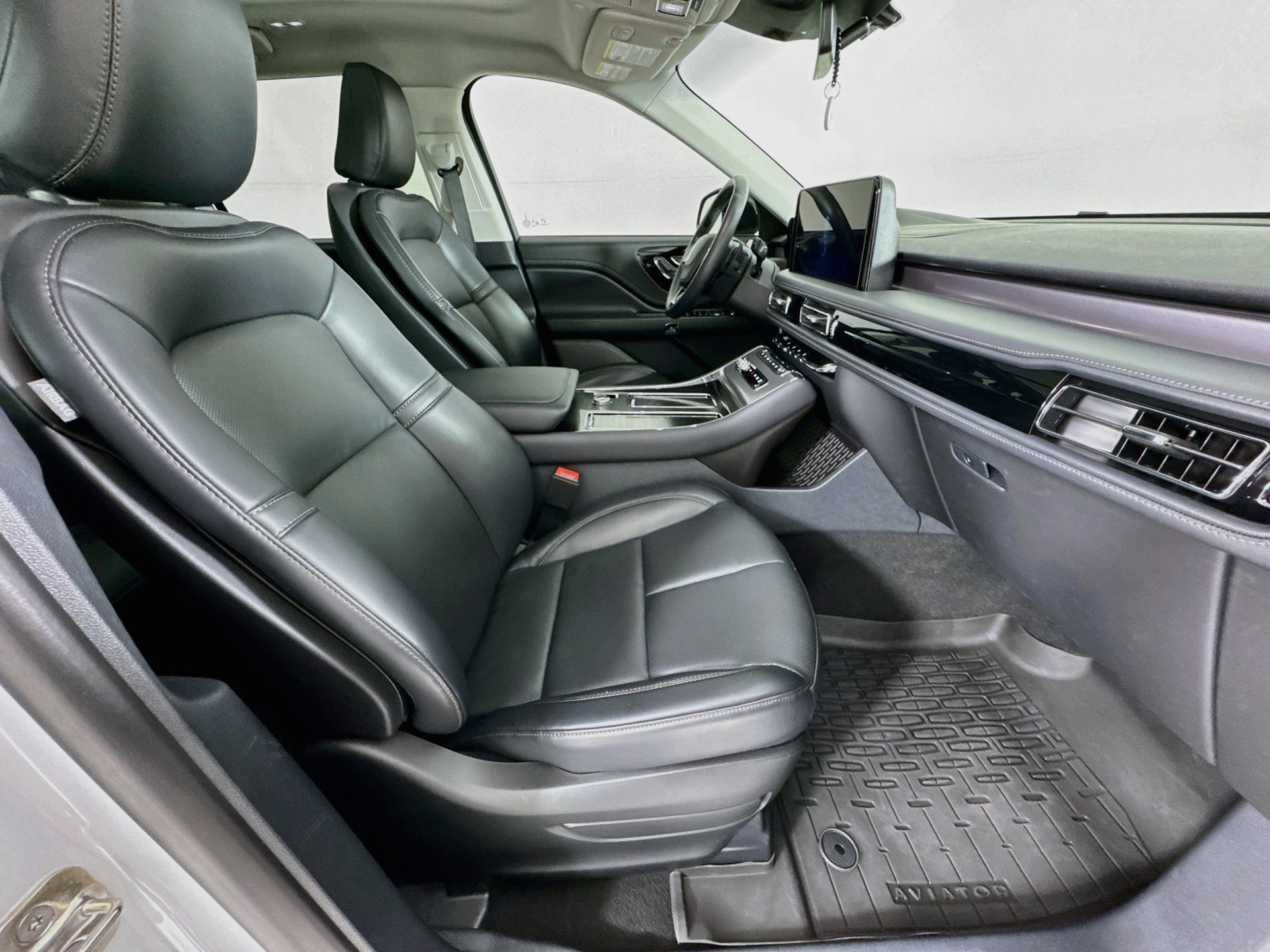 Used 2025 Lincoln Aviator AWD w/ Jet Appearance Package image 31