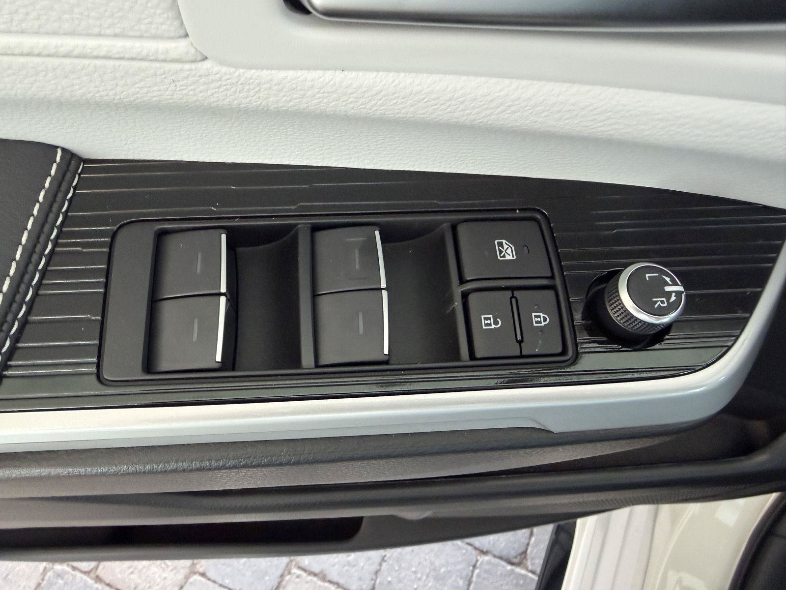 New 2026 Toyota Sienna XSE FWD image 12
