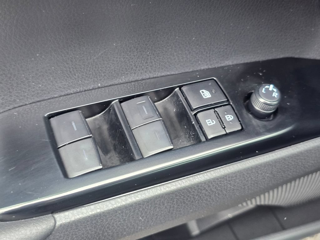 Used 2025 Toyota Camry SE FWD image 24