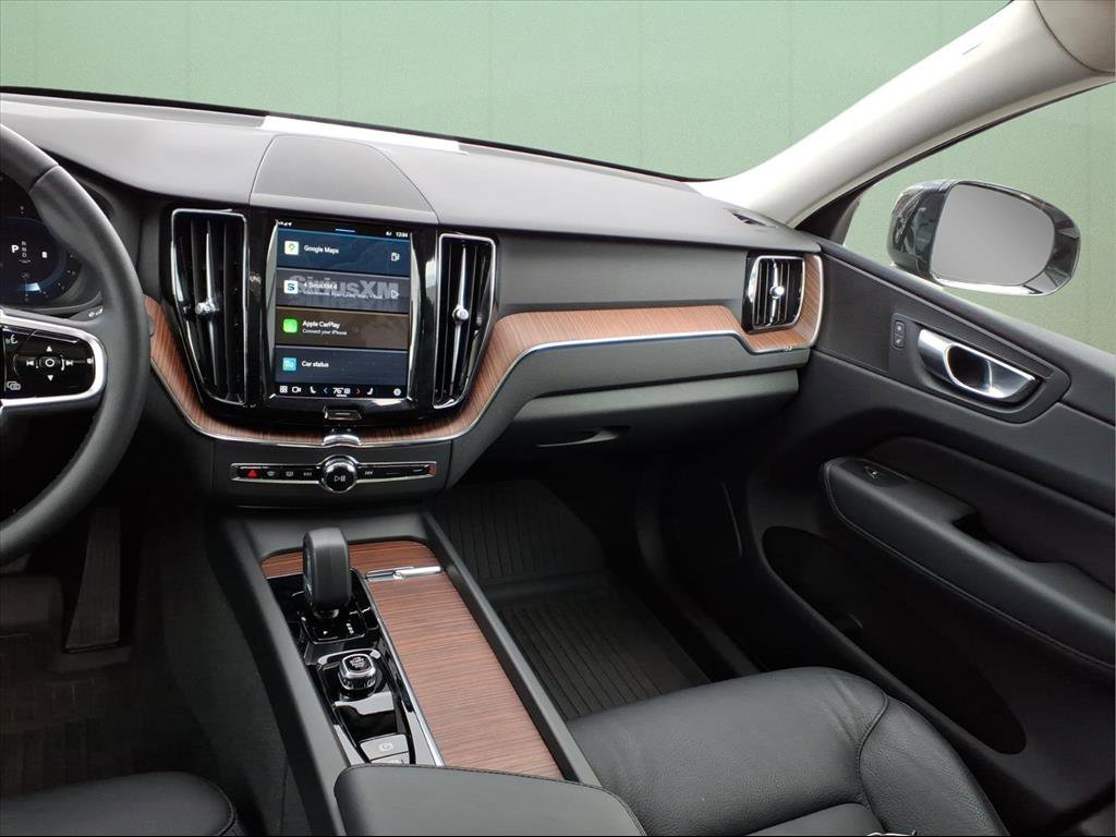 Used 2024 Volvo XC60 B5 Plus image 9