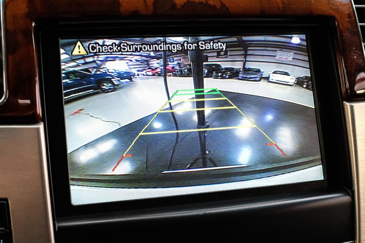 Used 2013 Cadillac Escalade Platinum RWD image 27