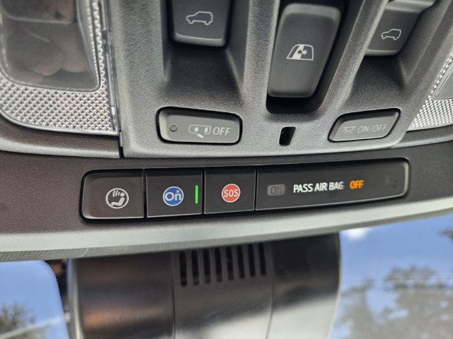 Used 2024 Chevrolet Silverado 1500 High Country w/ High Country Premium Package AWD/4WD image 39