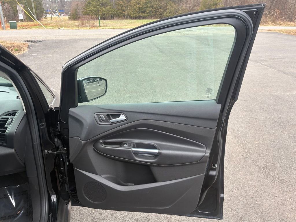 Used 2017 Ford C-MAX Energi SE image 37