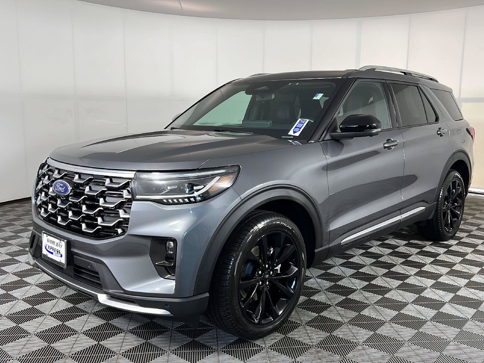 Used 2025 Ford Explorer Platinum w/ Ultimate Package AWD/4WD image 28