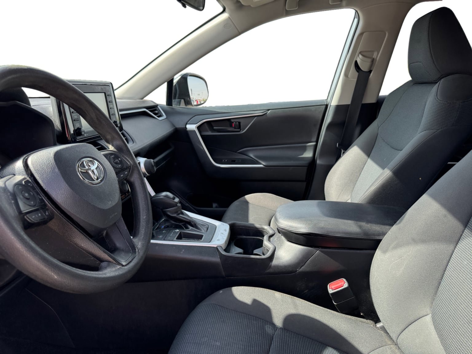 Used 2021 Toyota RAV4 LE FWD image 10