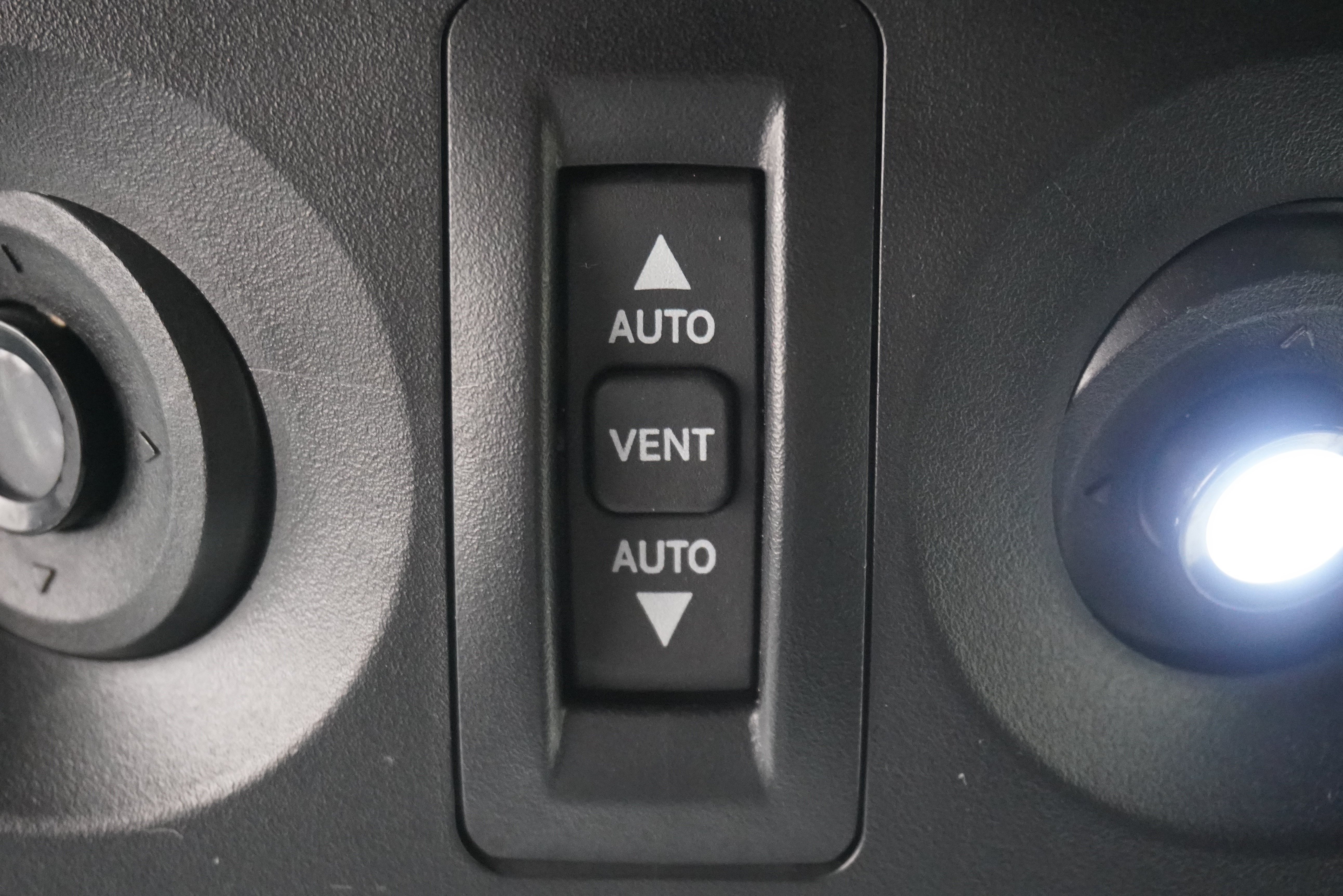 Used 2011 Chrysler 200 Limited FWD image 23