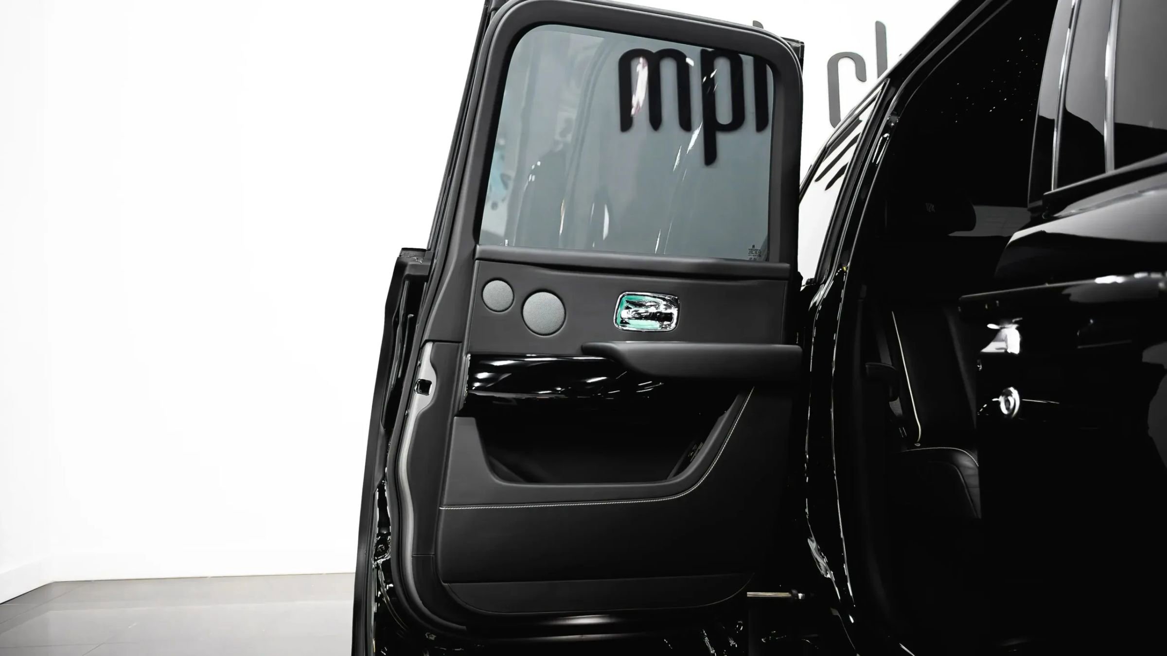 Used 2021 Rolls-Royce Cullinan image 26